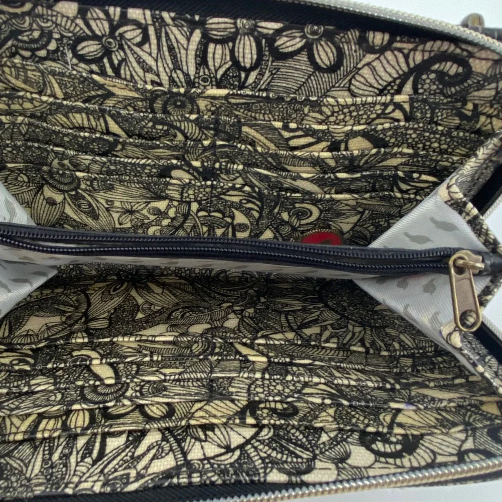 Sakroots Women Black White Floral Doodle Crossbody Wallet Bag Organizer Clutch